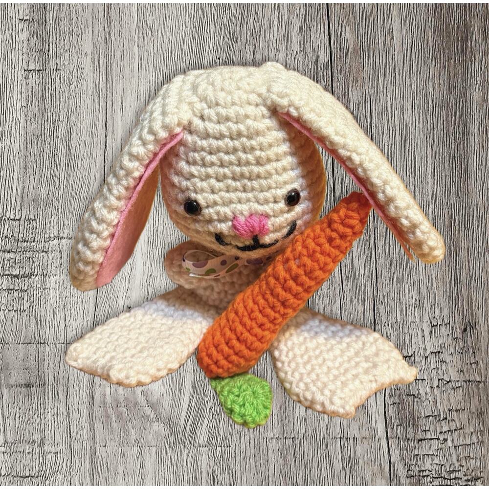 Handmade Crocheted Easter Bunny Holding Carrot 7 Inches‎